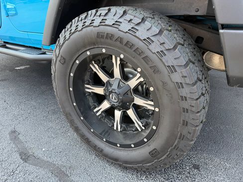 Used 2018 Jeep Wrangler Unlimited Sport S AWD/4WD image 11