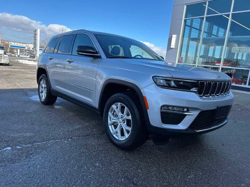 Certified 2023 Jeep Grand Cherokee Limited image 9