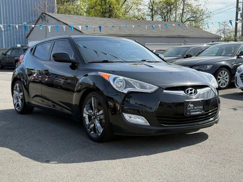 Used 2017 Hyundai Veloster Value Edition FWD image 3