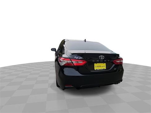 Used 2019 Toyota Camry SE w/ Convenience Package image 7