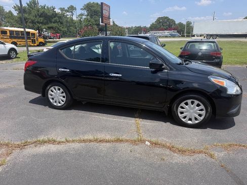 Used 2016 Nissan Versa SV FWD image 6