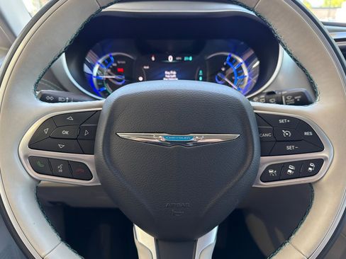 Used 2017 Chrysler Pacifica Platinum FWD image 29