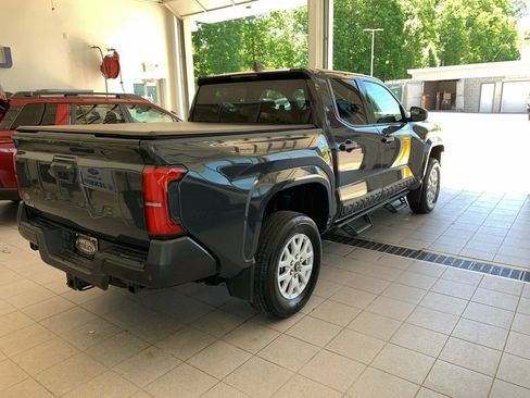 Used 2025 Toyota Tacoma SR w/ SR Upgrade Package AWD/4WD image 19