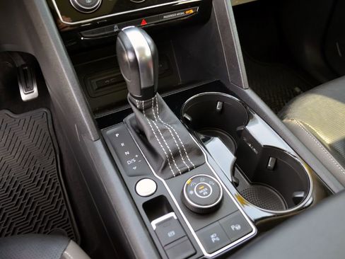 Used 2022 Volkswagen Atlas SEL Premium image 18