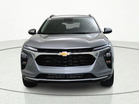 Used 2025 Chevrolet Trax LT w/ Driver Confidence Package FWD image 2