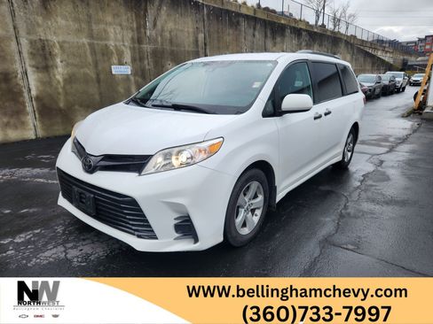 Used 2020 Toyota Sienna L image 1