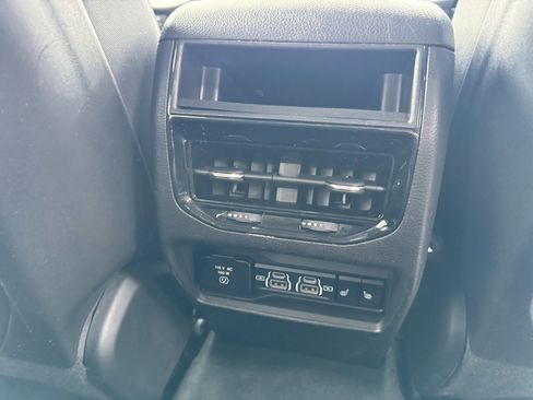 Used 2022 Jeep Grand Cherokee Limited w/ Luxury Tech Group II image 13