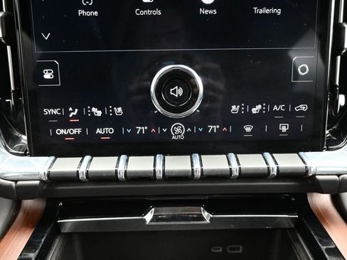 Used 2025 GMC Yukon XL Denali AWD/4WD image 19