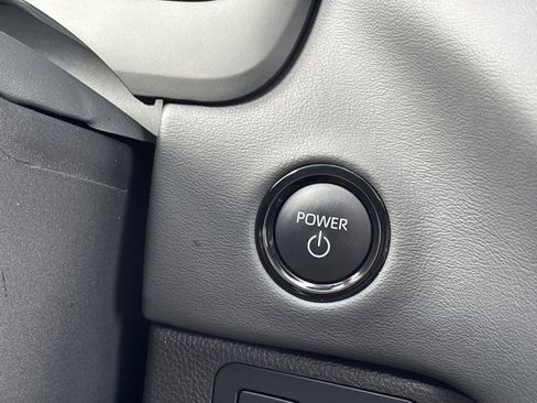 Used 2025 Toyota Tundra Platinum image 32