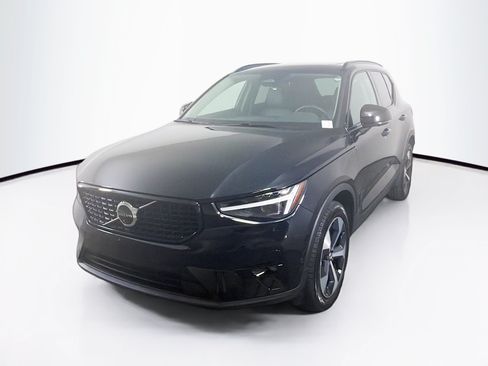 Used 2026 Volvo XC40 B5 Plus AWD/4WD image 3