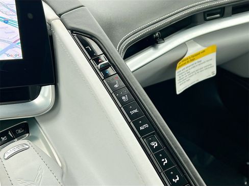 Used 2025 Chevrolet Corvette Stingray Premium Conv w/ Z51 Performance Package image 16