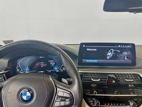Certified 2023 BMW 530e xDrive w/ Premium Package image 9