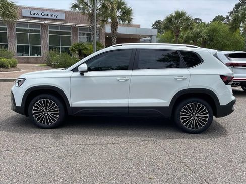 New 2026 Volkswagen Taos SE FWD image 23