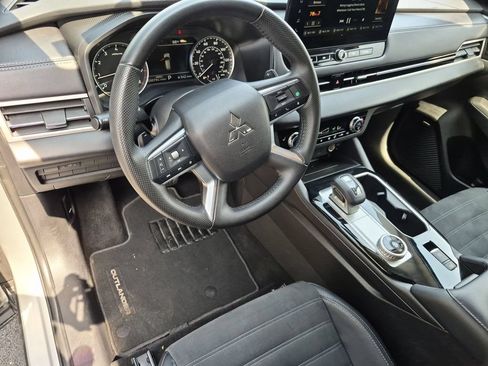 Used 2025 Mitsubishi Outlander SE AWD/4WD image 15