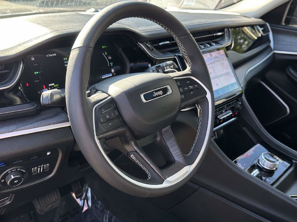 Used 2023 Jeep Grand Cherokee 4WD 4xe image 2