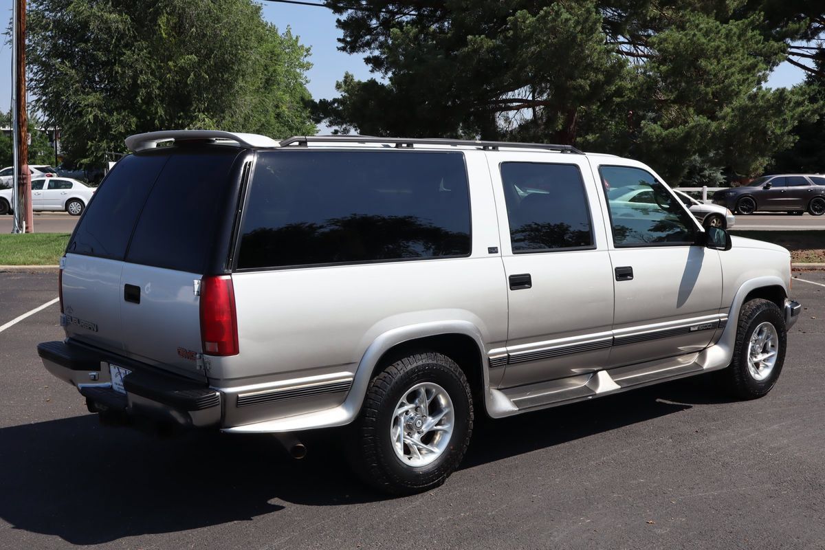 Used 1999 GMC Suburban 4WD w/ Convenience Group image 4