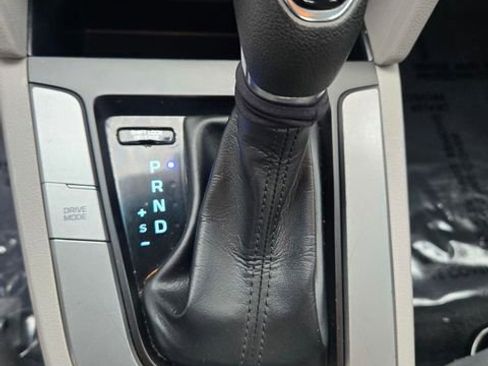 Used 2020 Hyundai Elantra SEL image 16