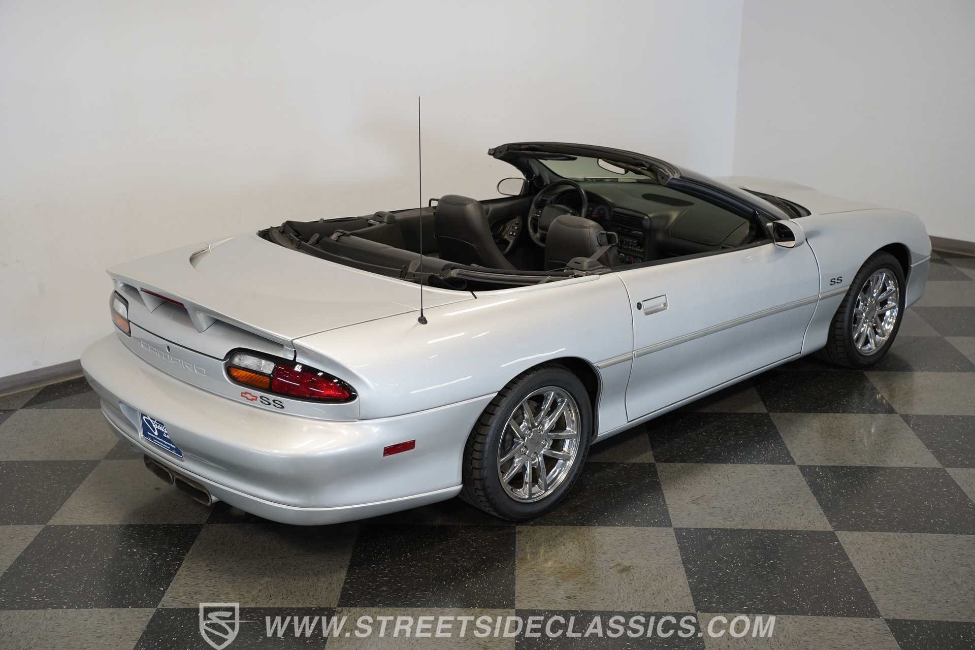 Used 2002 Chevrolet Camaro Z28 w/ SS Performance/Appearance Pkg RWD image 18