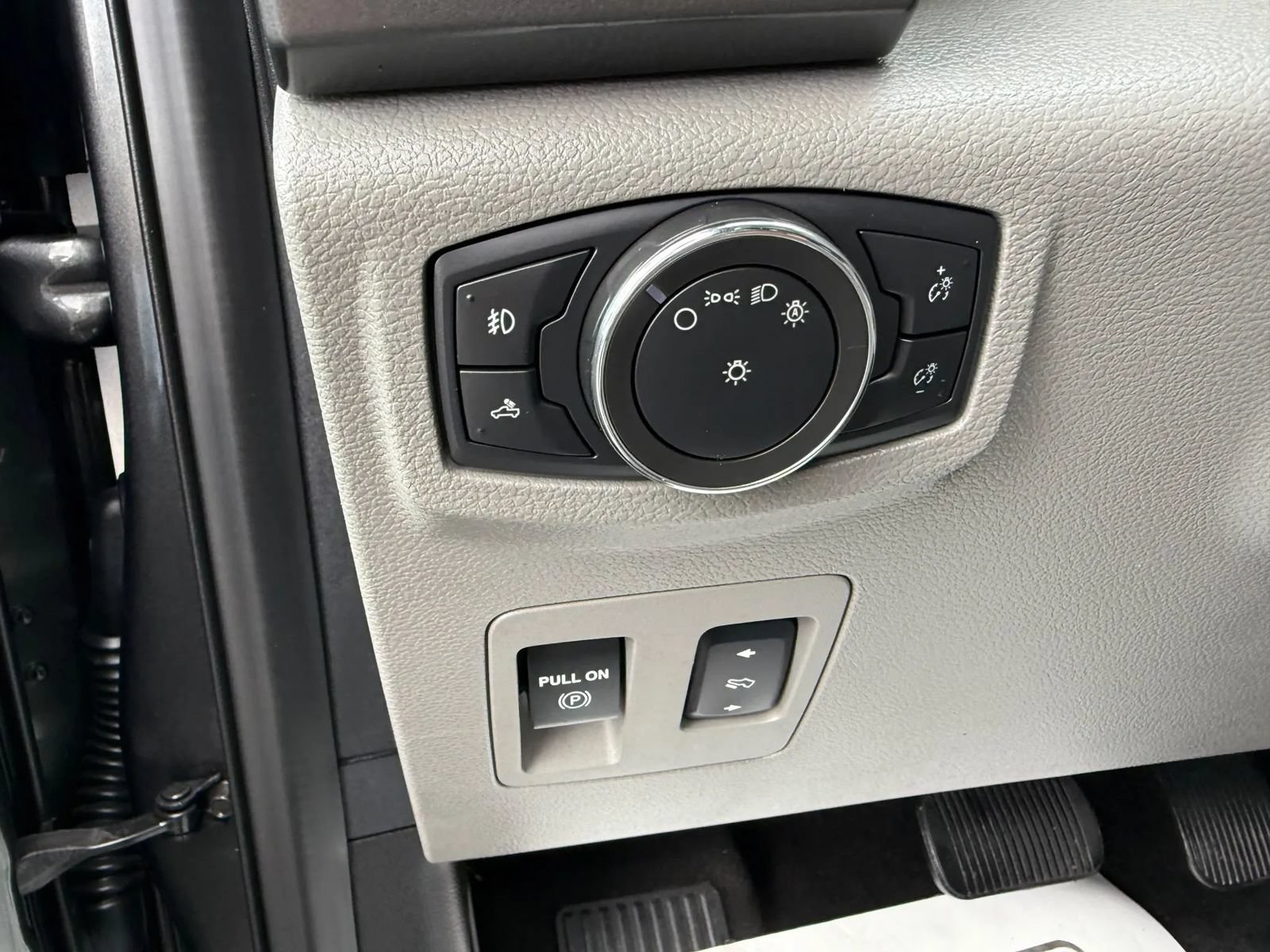 Used 2017 Ford F150 XLT w/ Equipment Group 302A Luxury RWD image 23