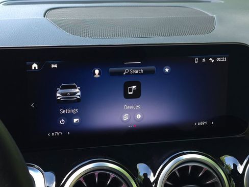 Used 2025 Mercedes-Benz EQB 300 4MATIC image 43