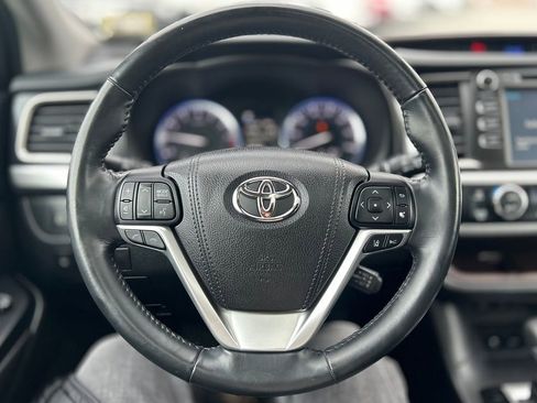 Used 2017 Toyota Highlander XLE image 11