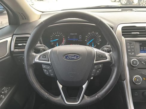 Used 2017 Ford Fusion SE AWD/4WD image 10