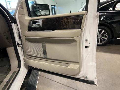 Used 2017 Lincoln Navigator Select image 36