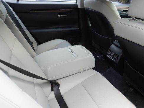 Used 2014 Lexus ES 350 w/ Premium Package FWD image 11