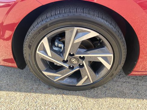 Used 2025 Hyundai Elantra SEL image 30