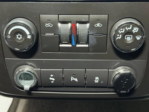 Used 2012 Chevrolet Avalanche LS AWD/4WD image 31