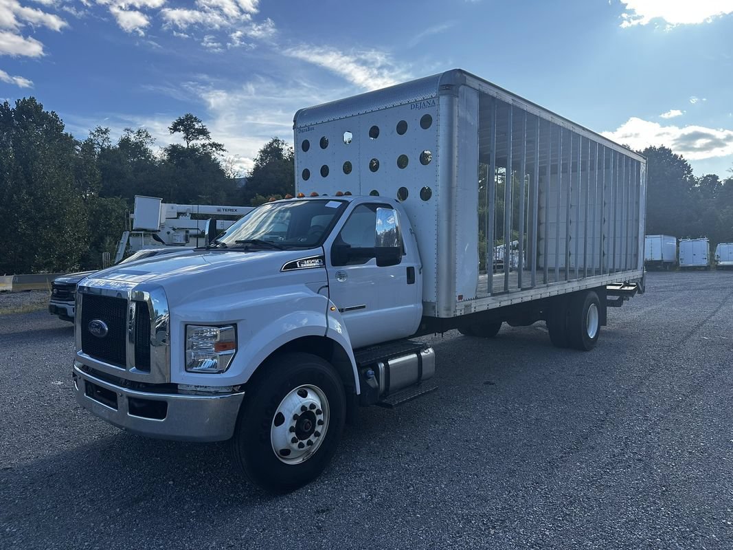 Used 2023 Ford F650 2WD Regular Cab Super Duty image 1