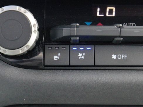 Used 2023 Toyota Tundra Platinum AWD/4WD image 27