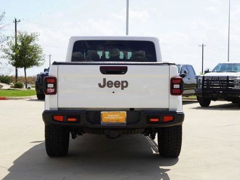 Certified 2025 Jeep Gladiator Mojave AWD/4WD image 8