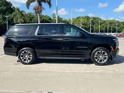Used 2025 Chevrolet Suburban LT w/ Comfort Package RWD image 8