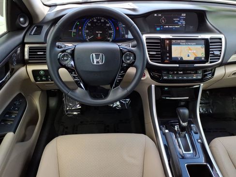 Used 2017 Honda Accord Touring image 32