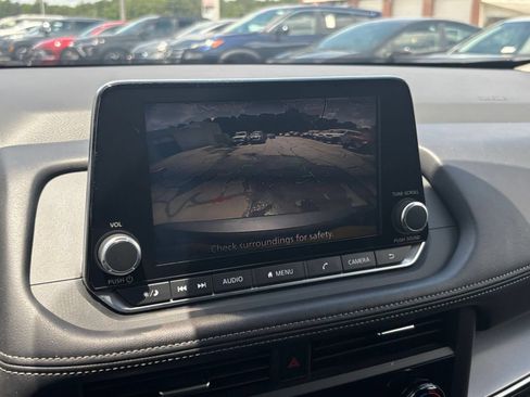 Used 2025 Nissan Rogue SV FWD image 26