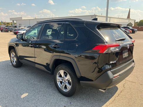 Used 2025 Toyota RAV4 XLE FWD image 6