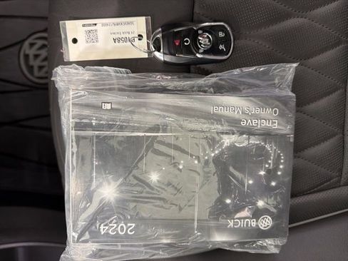 Used 2024 Buick Enclave Avenir w/ Avenir Technology Package image 40