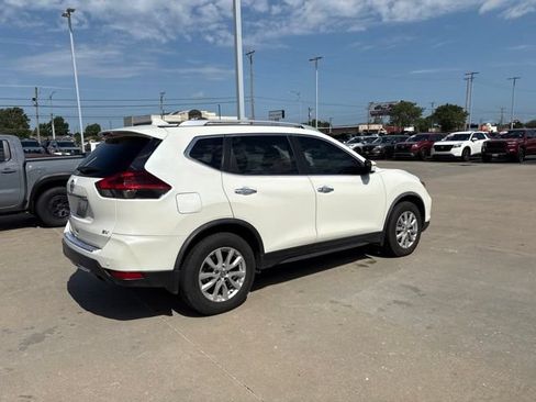 Certified 2020 Nissan Rogue SV FWD image 3