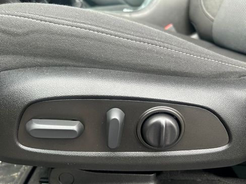 Used 2023 Chevrolet Traverse LT image 22