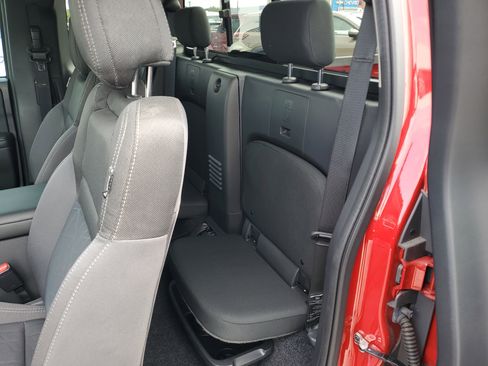 Certified 2025 Nissan Frontier SV RWD image 13