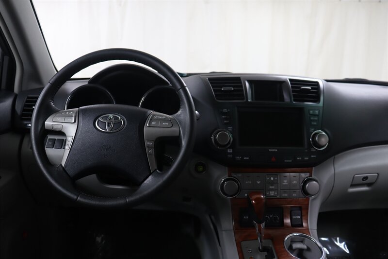 Used 2010 Toyota Highlander Limited AWD/4WD image 7