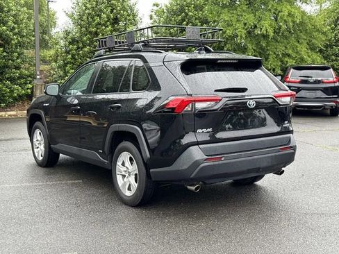 Used 2021 Toyota RAV4 LE AWD/4WD image 4