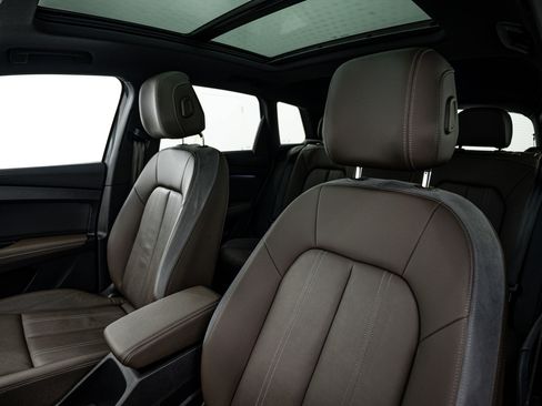 Used 2024 Audi Q4 e-tron Prestige image 13