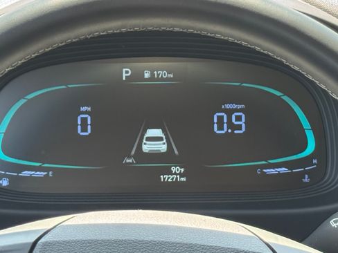 Used 2023 Hyundai Venue SEL FWD image 14