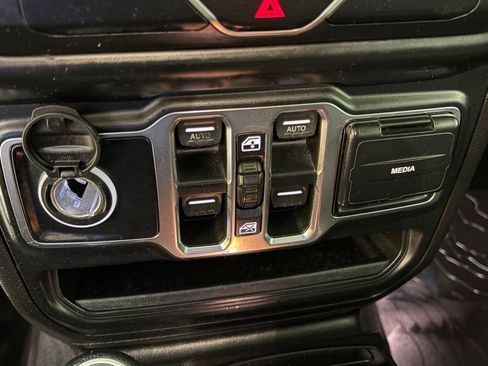 Used 2019 Jeep Wrangler Unlimited Sport S AWD/4WD image 26