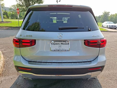 Used 2026 Mercedes-Benz GLB 250 4MATIC image 5