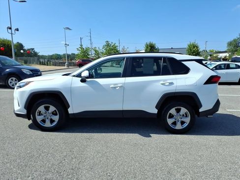 Used 2025 Toyota RAV4 XLE FWD image 8