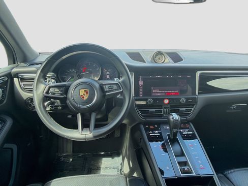 Used 2023 Porsche Macan image 18