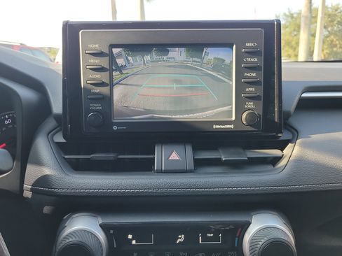 Used 2020 Toyota RAV4 LE FWD image 27